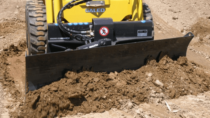 Lamă de buldozer cu înclinare frontală