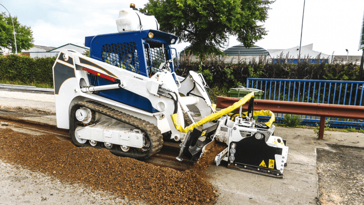 Freze de asfalt cu autoplaneitate și bandă transportoare