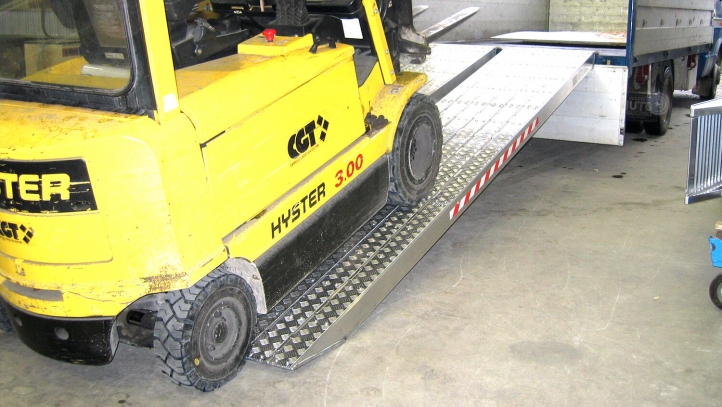 Rampe pentru utilaje și mașini